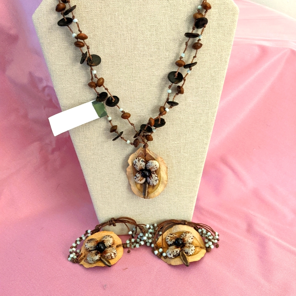 Patricia Guzman design Unique Necklace with matching Bracelets